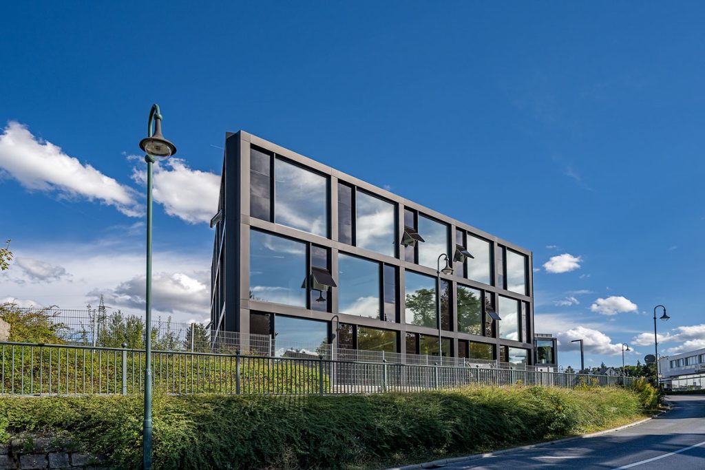 Sport-Buerohaus-Neusaess-Kragler-Immobilien-1